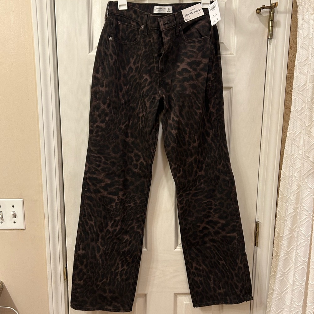 Abercrombie & Fitch High rise 90s relaxed Leopard print jean